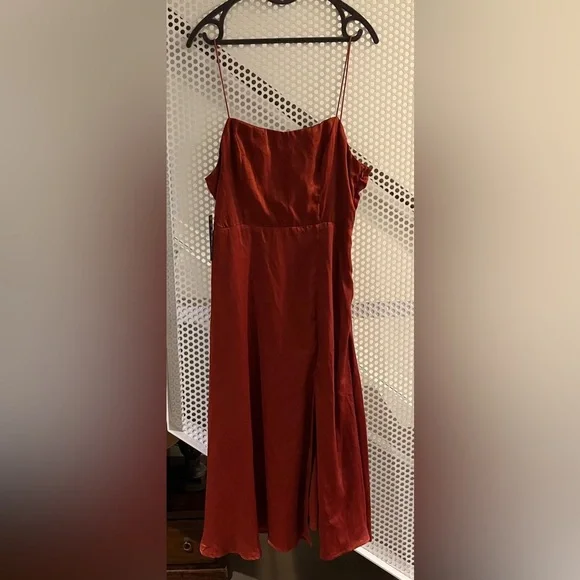 Lulu’s Maribel Midi Dress Satin Effect Open Back Size Large in Rust Orange NWT - Picture 2 of 13
